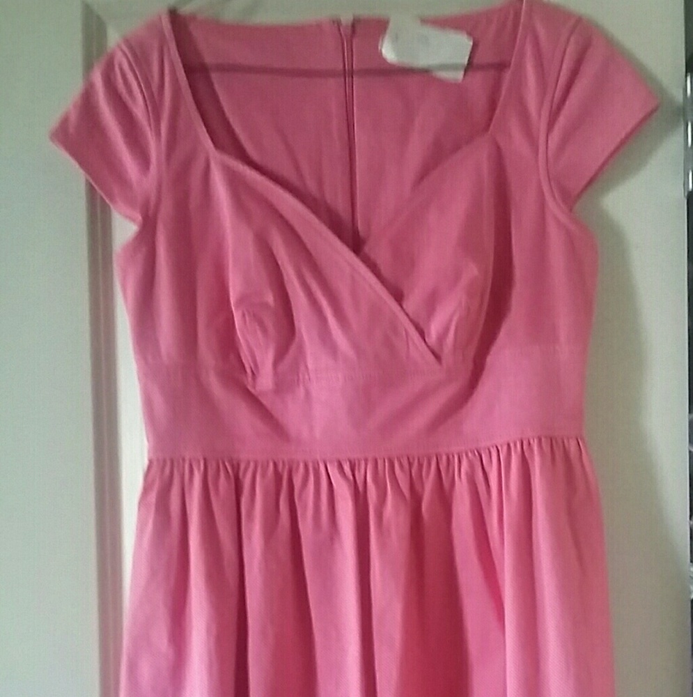Well made cotton v-neck pleated dress, lined NWOT